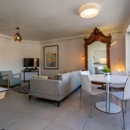 Modern With Free Parking Appartement
